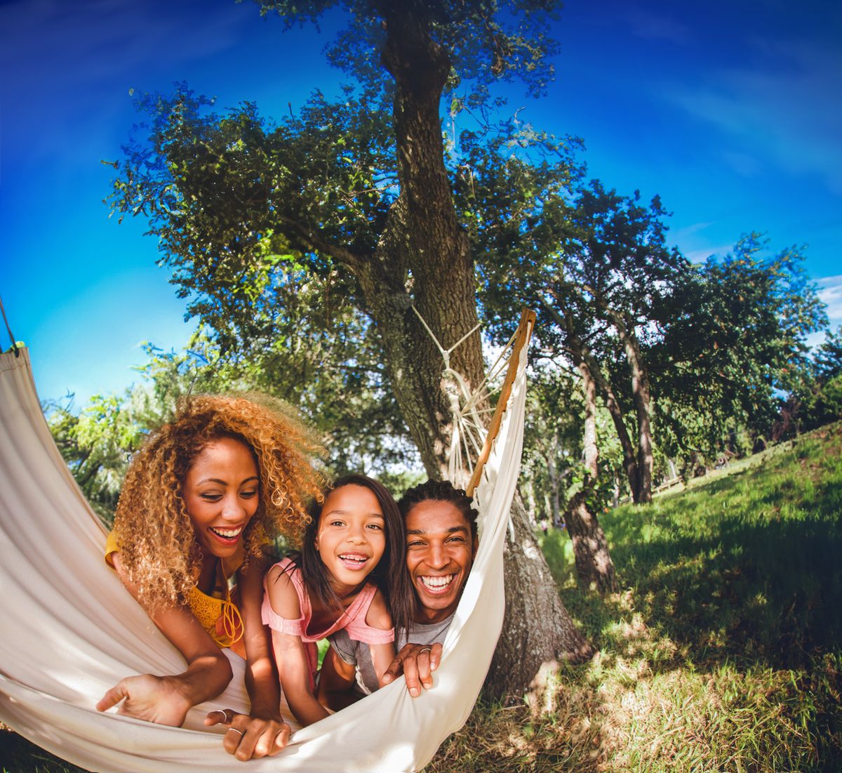 Famille voyageant avec LE TRAIN